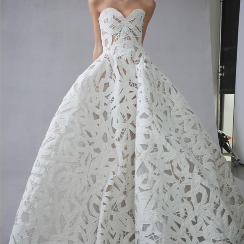 Oscar de la Renta bridal lace ball wedding gown